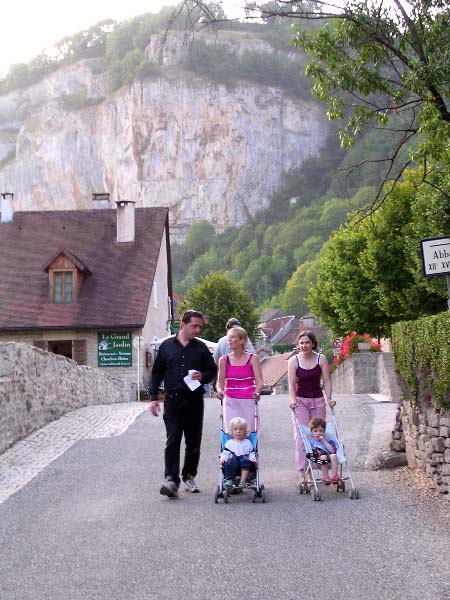 Bill, Carolyn, Matty, Alfie & George arriving